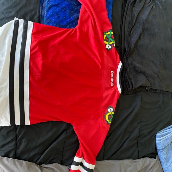 Chicago Blackhawks Reebok Home Jersey - Picture 5 of 7